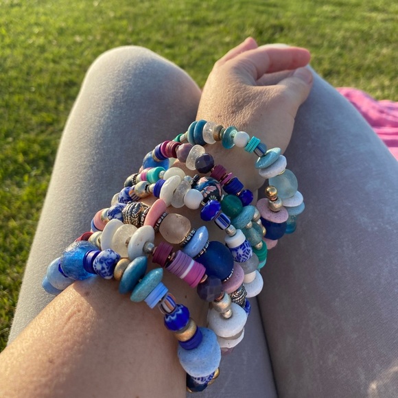 2 handmade beaded Adjustable & Stackable bracelets. Blues,silver, gold, … - Picture 13 of 14